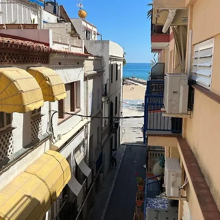 דירה Sunny Flat In 30 Seconds To Beach, Balcony & Sea Views! *