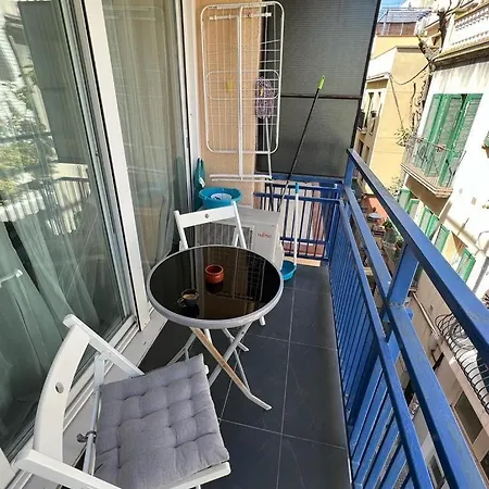 דירה Sunny Flat In 30 Seconds To Beach, Balcony & Sea Views! סיטגס