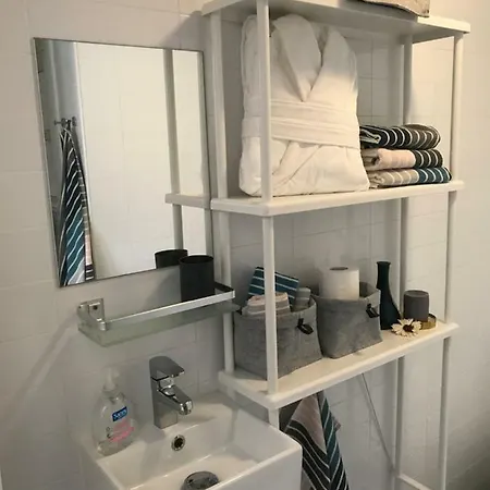 Sunny Flat In 30 Seconds To Beach, Balcony & Sea Views! סיטגס