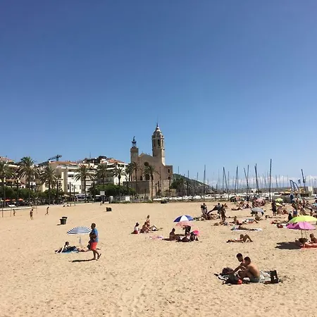 Sunny Flat In 30 Seconds To Beach, Balcony & Sea Views! דירה *